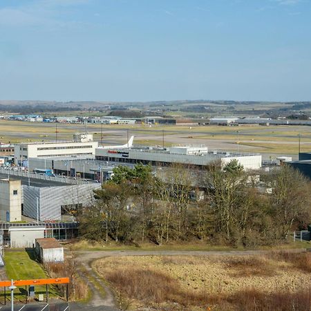 Holiday Inn Express Aberdeen Airport By Ihg Dyce Bagian luar foto