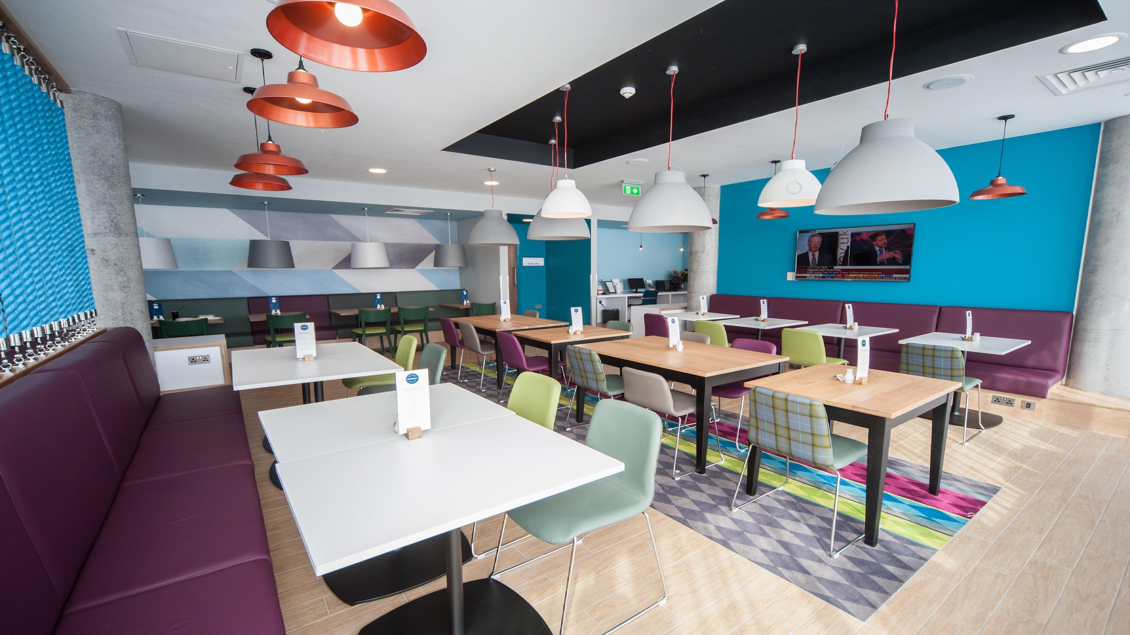 Holiday Inn Express Aberdeen Airport By Ihg Dyce Bagian luar foto